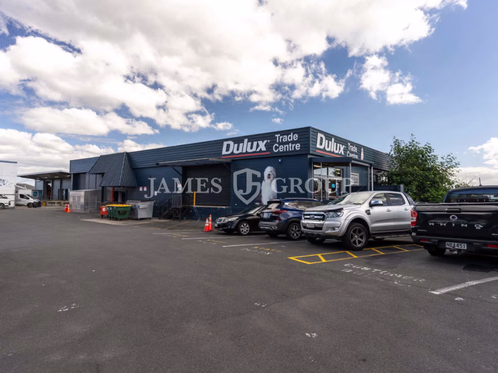 600sqm Kingsland Office With Roller Door