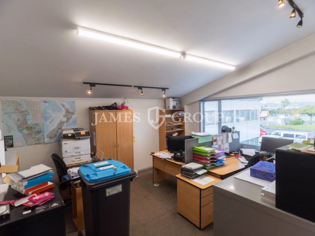 727m² High Profile Patiki Warehouse + Yard