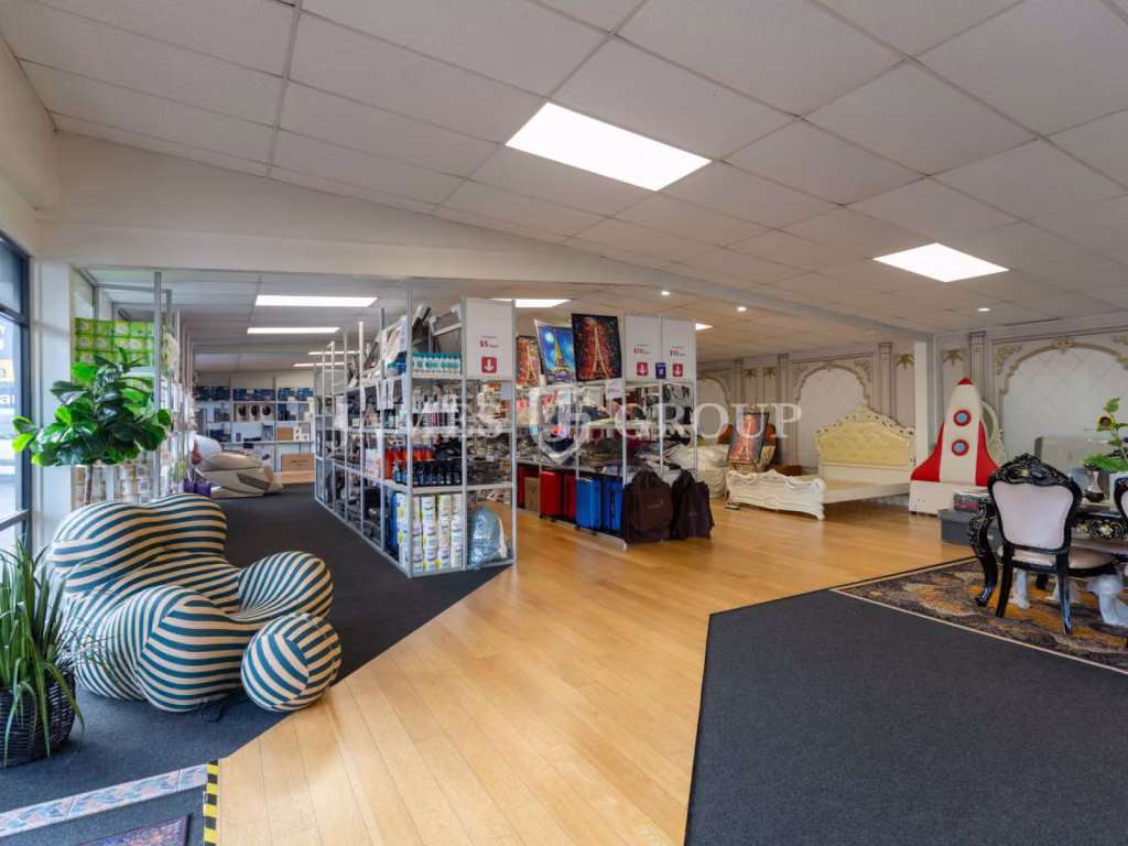 Central Park Drive | Showroom + Parking