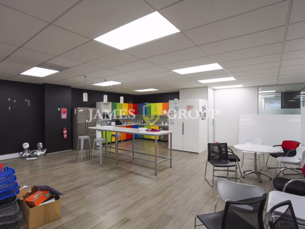 Full Floor With Impressive Fit-out