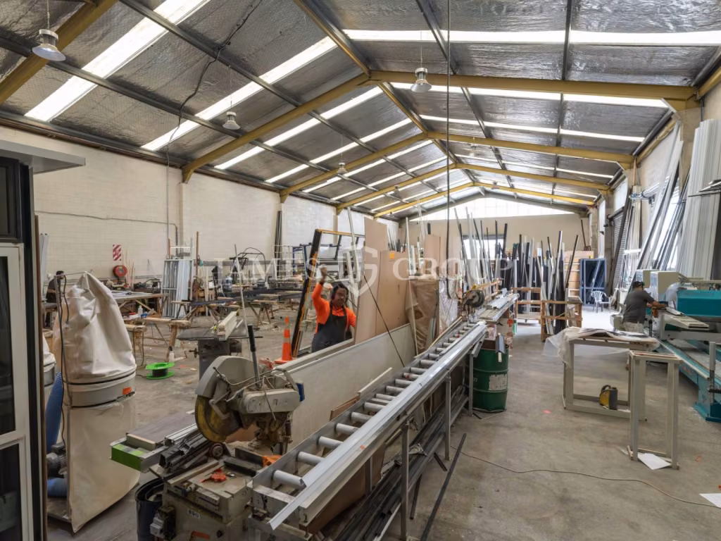 800sqm High Stud Industrial | 2.5km From Motorway