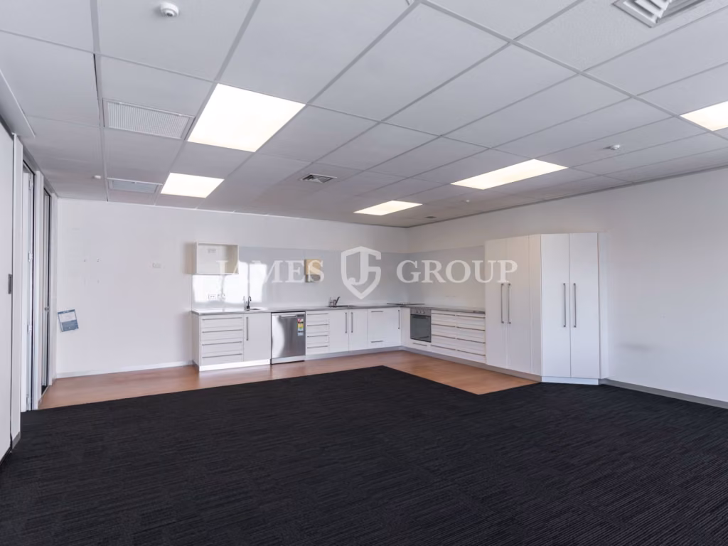 80m² Office Suite With Excellent Location In Epsom