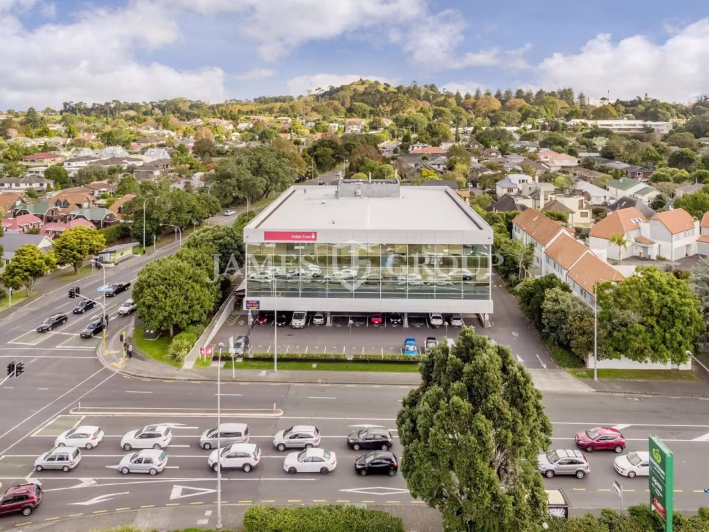 323m² Office With Fitout And Natural Light