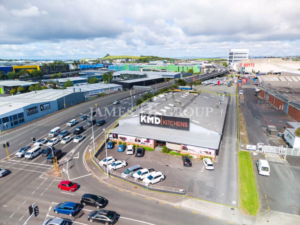 High-profile On Carbine Road & Se Highway