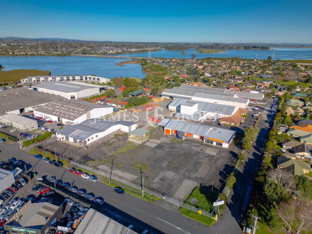 Yard Heavy Site + Warehouse | Takanini