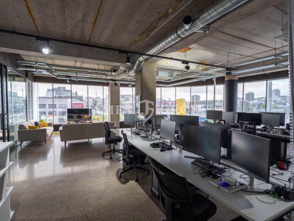 Versatile Office With Outdoor Deck On K Road