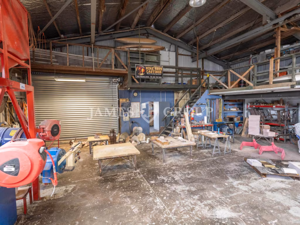 Patiki Road Gantry Warehouse + 3 Phase Power