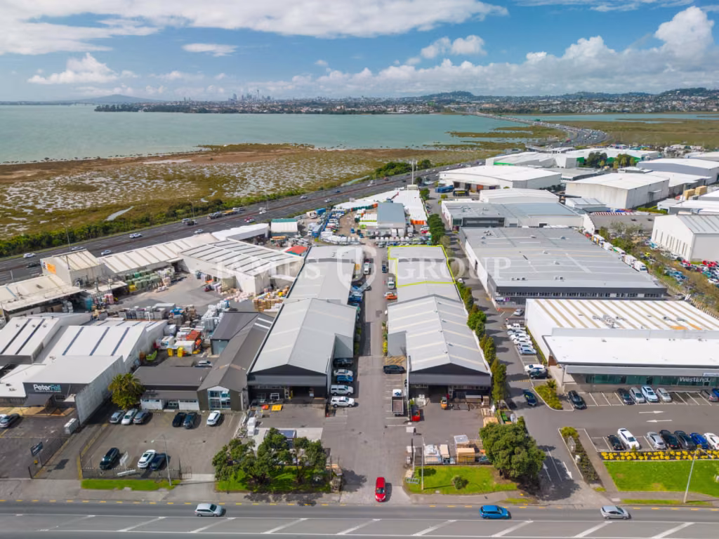 789sqm Prime Patiki Road Warehouse + 12 Carparks
