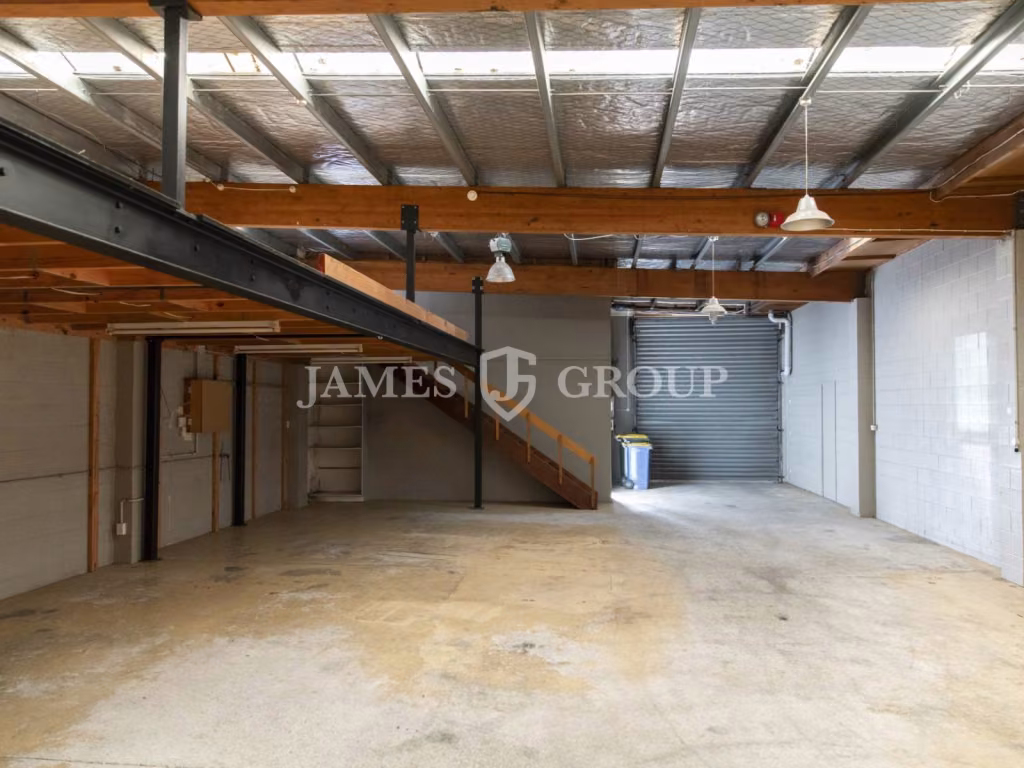 224m² Tidy Road Front Industrial | Henderson