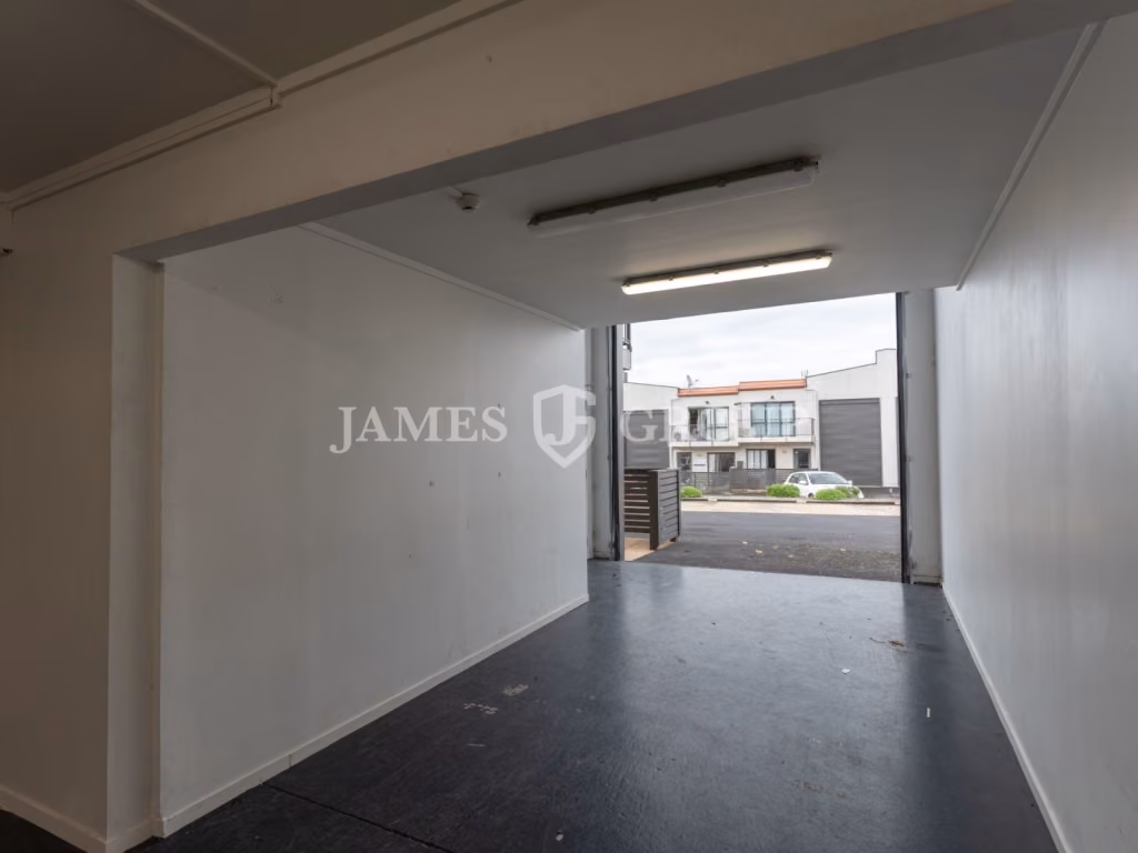 120m² Takanini Unit – Live And Work