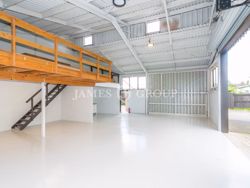 Tidy 122m² Industrial Unit In Papakura