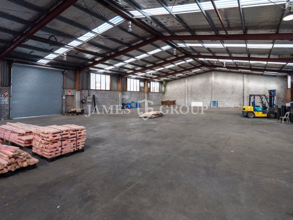 High-stud Heavy Industry Warehouse & Yard