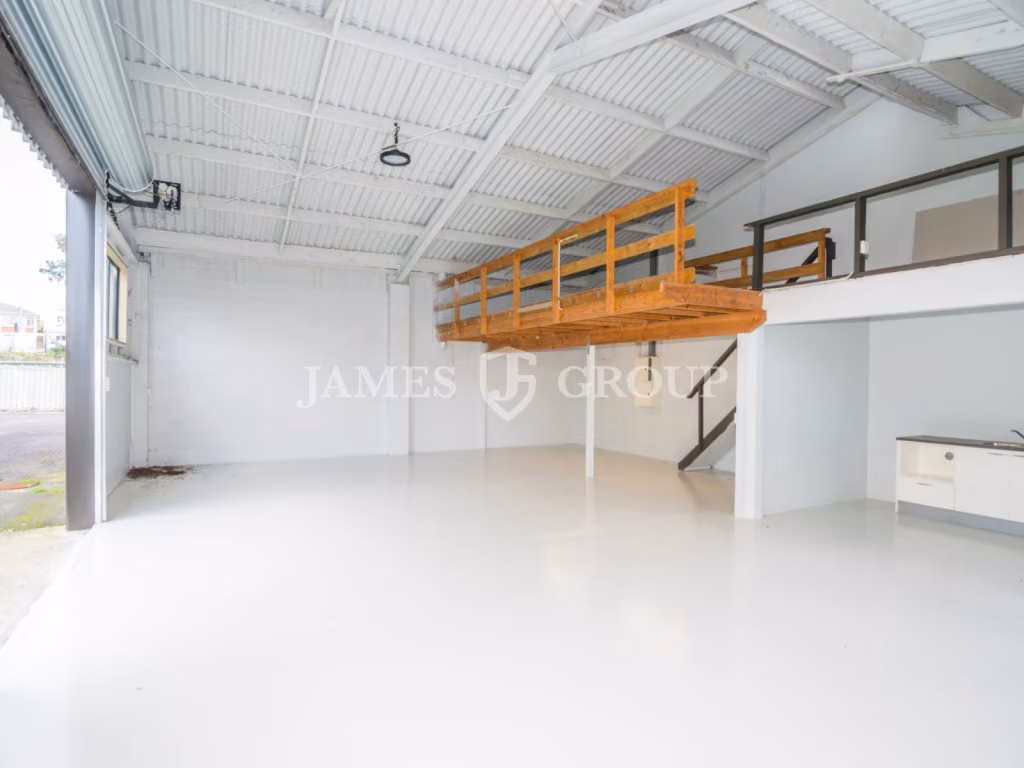 Tidy 122m² Industrial Unit In Papakura