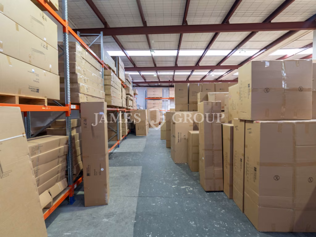950m² Rosebank Warehouse + Mpi 40ft Container Drop