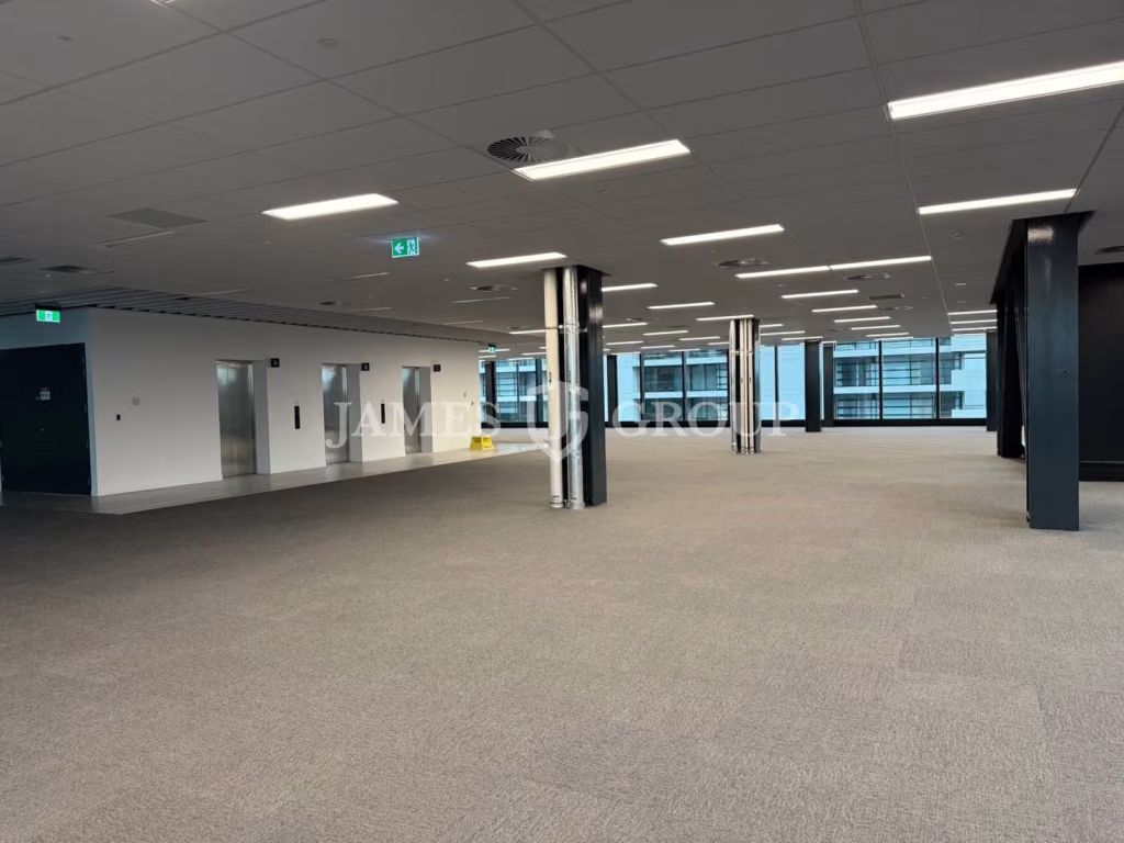 1,974m² Office With Stunning Waterfront Views