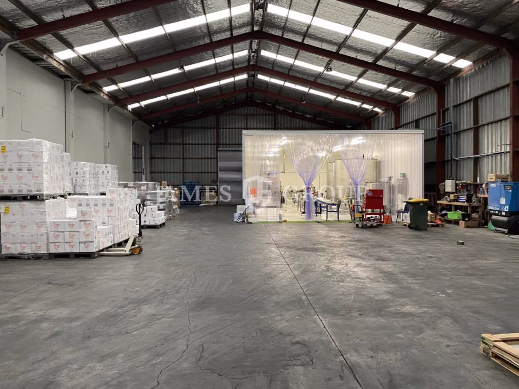 600sqm High Stud Industrial With Yard!