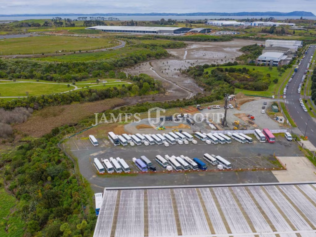 Large Airport Yard – For Lease