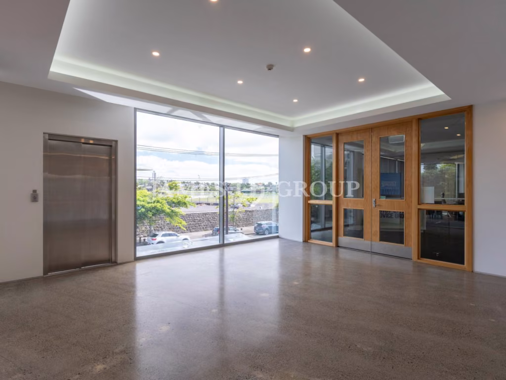 230m² Office With Parking In Central Ellerslie