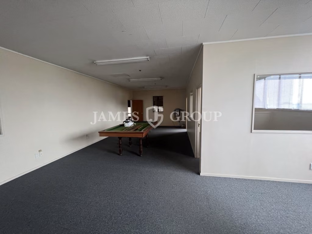 789sqm Prime Patiki Road Warehouse + 12 Carparks