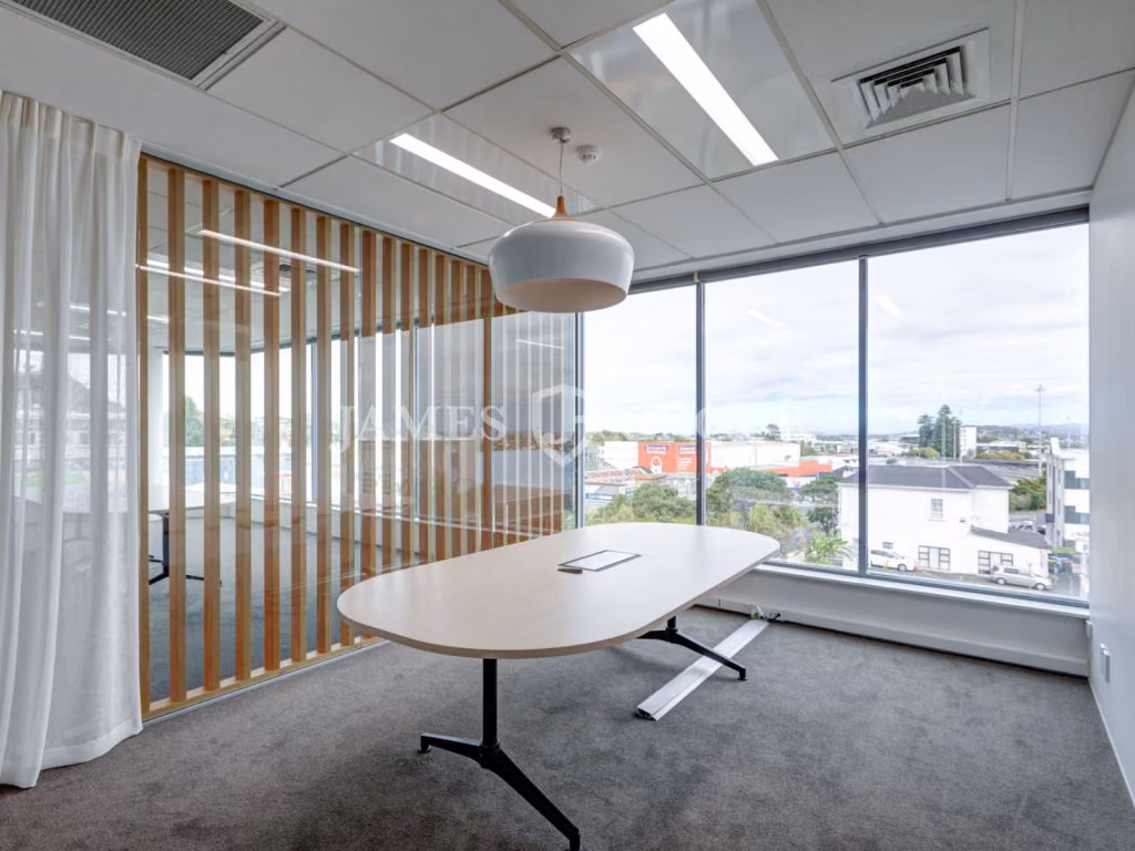 648m² Office With Fit-out & Easy Access
