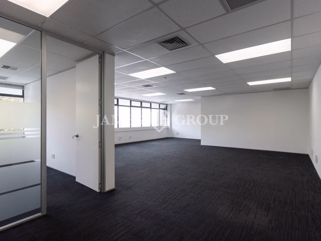 80m² Office Suite With Excellent Location In Epsom