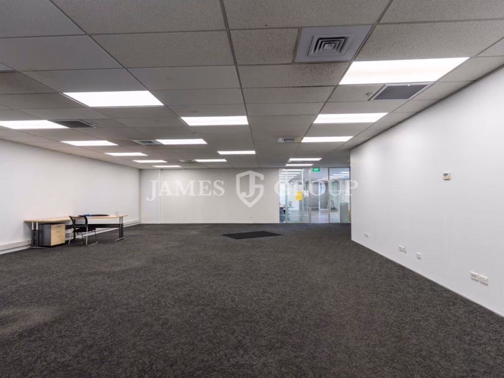 600sqm Kingsland Office With Roller Door