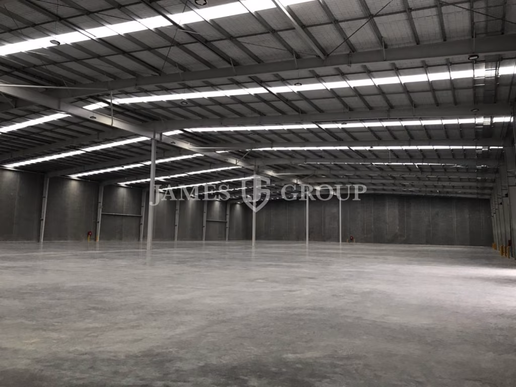 Large Scale Warehouse | Yard, Canopy & 83 Parks