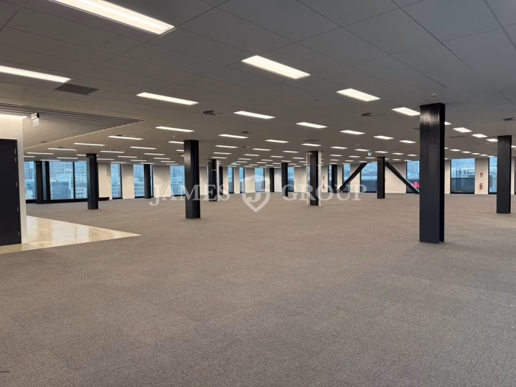 1,974m² Office With Stunning Waterfront Views