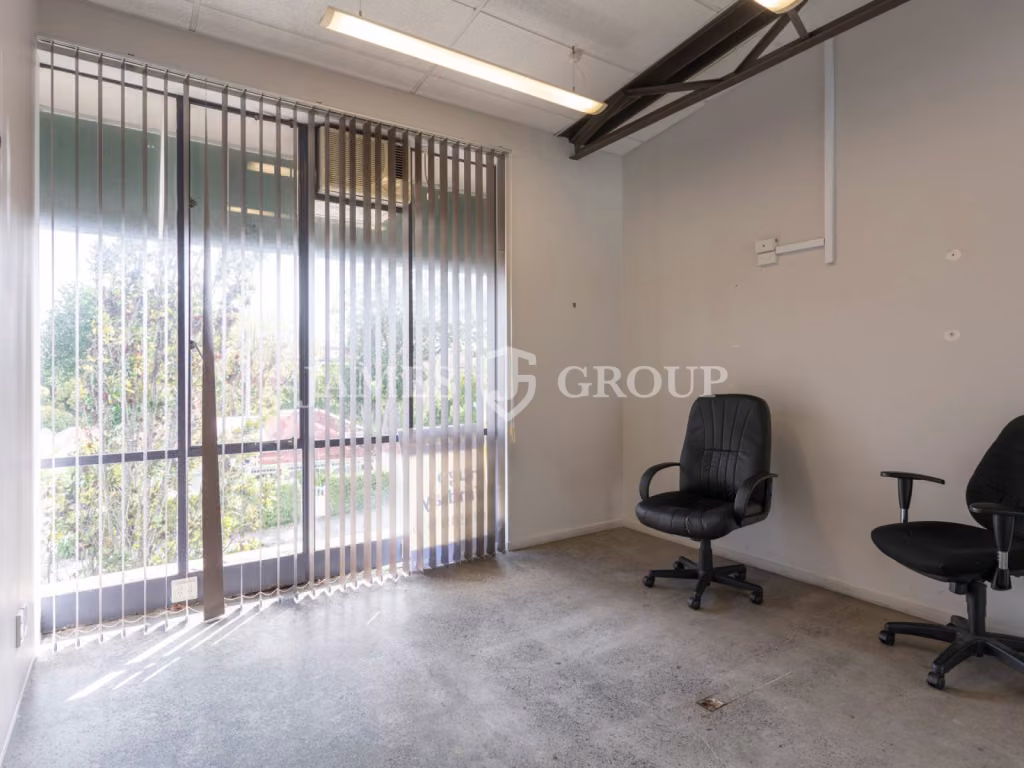 High-profile Office 150m² With Natural Light