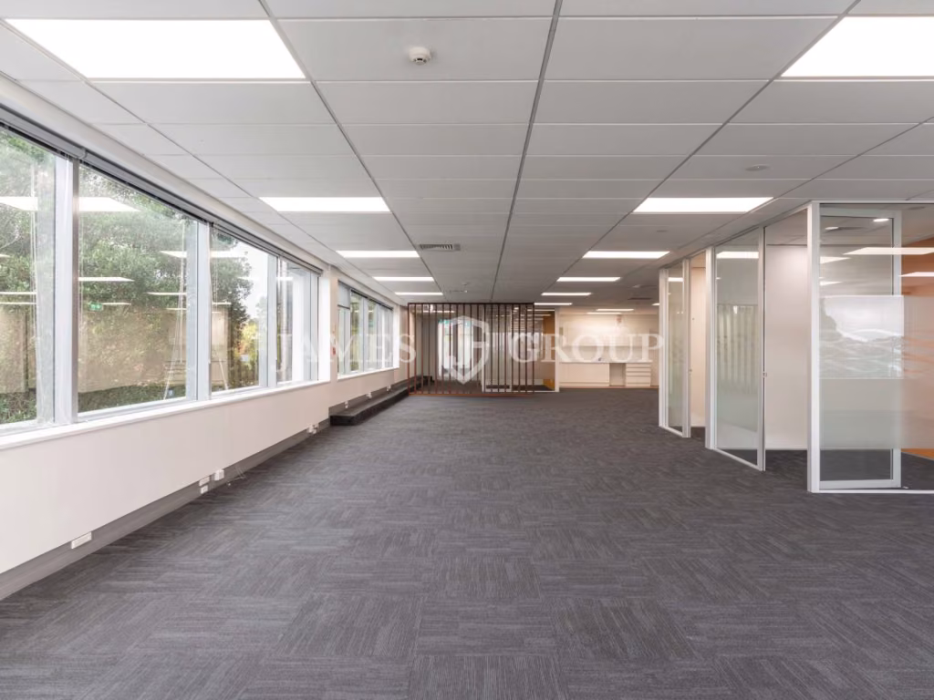 Prominent Location | 266sqm Greenlane Office