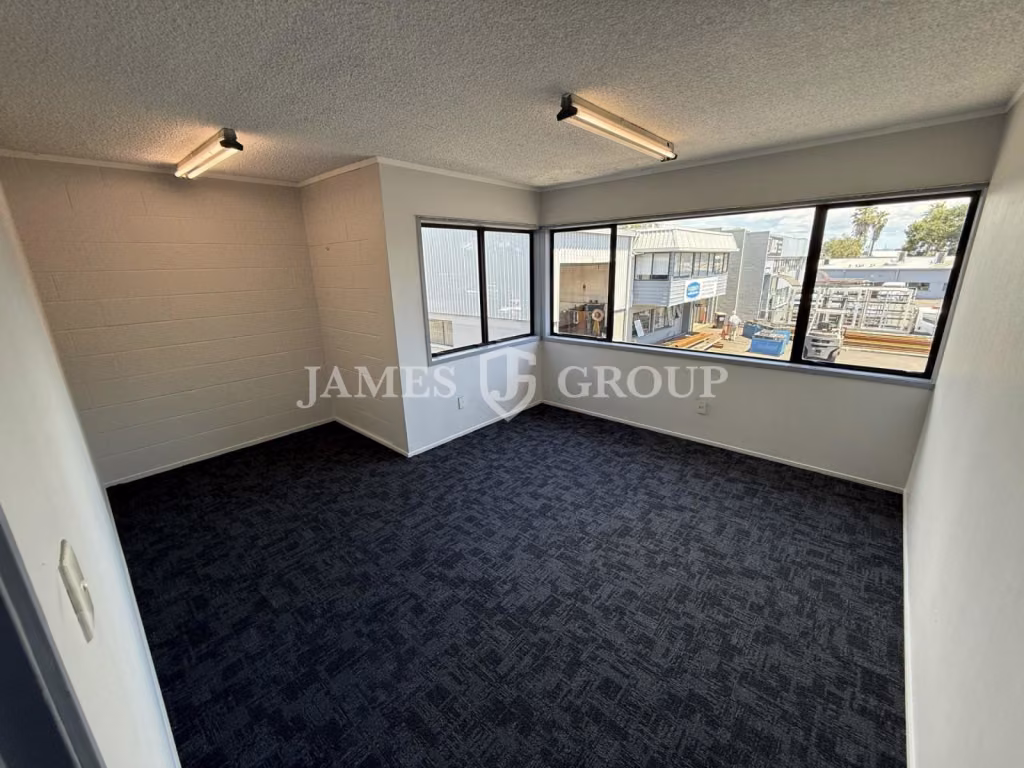 Freshly Refurbished Unit In Central East Tamaki