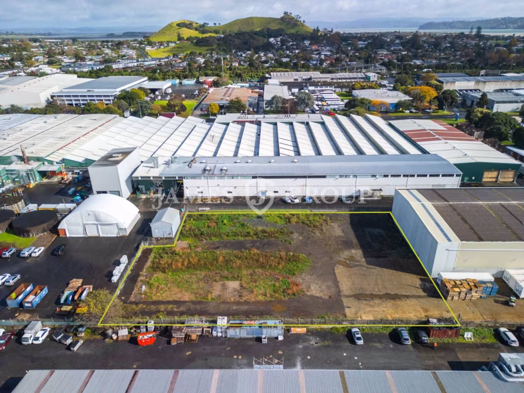 Locked & Loaded: Secure Yard In Mangere Bridge