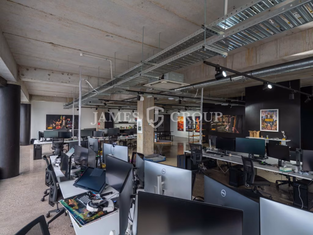 Versatile Office With Outdoor Deck On K Road