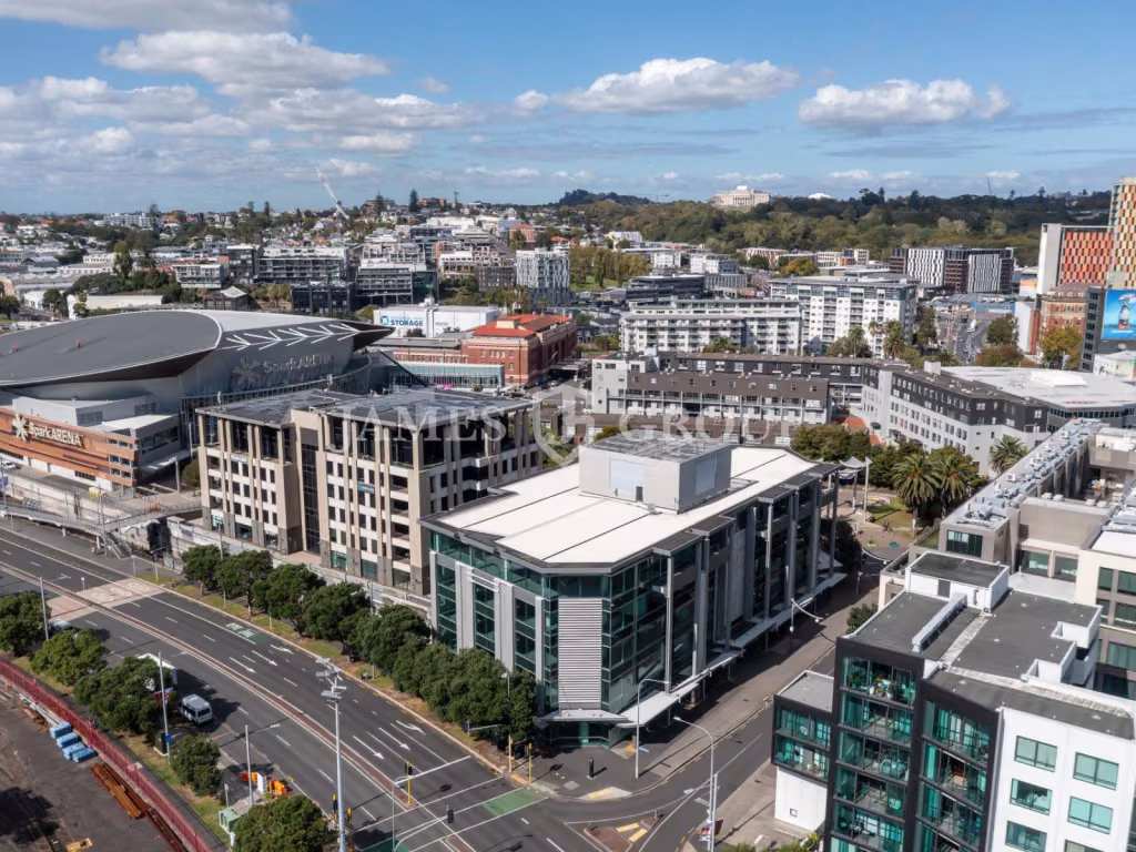 Large 1,680m² Office Floor With Signage Rights
