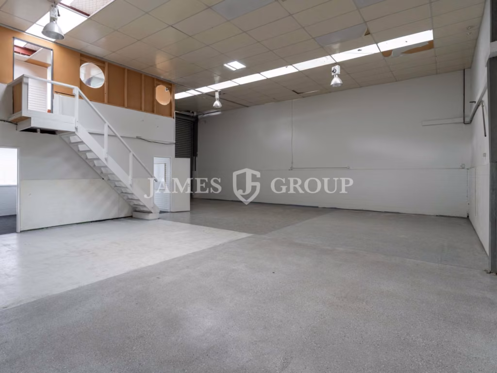 Affordable Henderson High Stud Unit | 180sqm