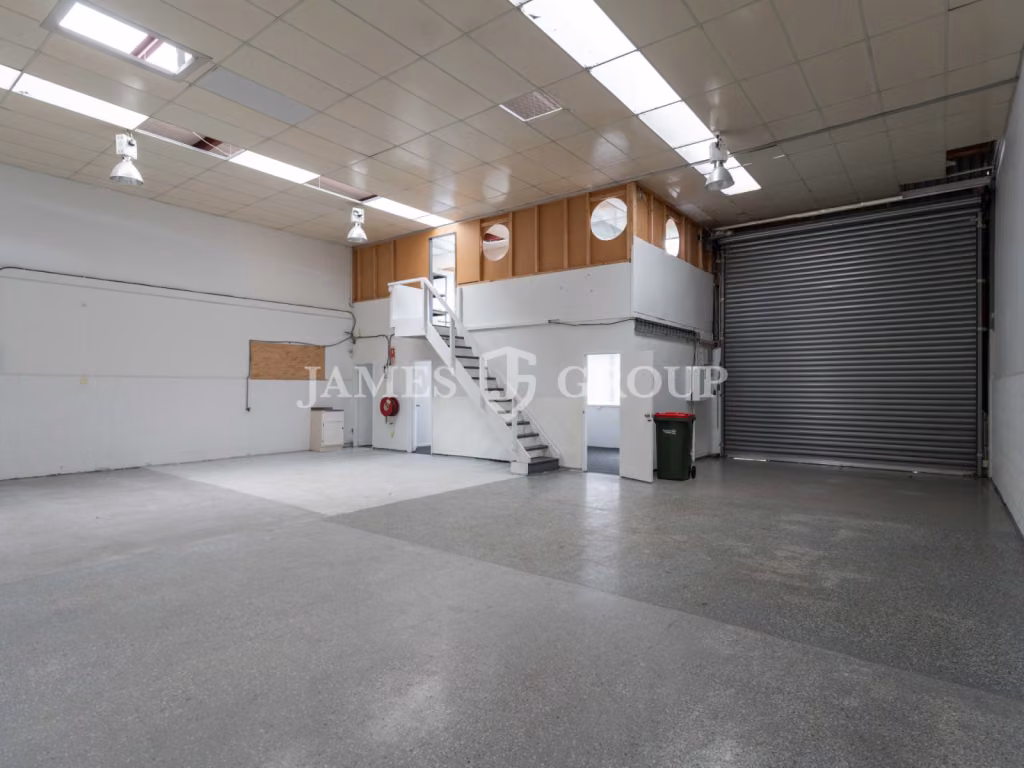Affordable Henderson High Stud Unit | 180sqm