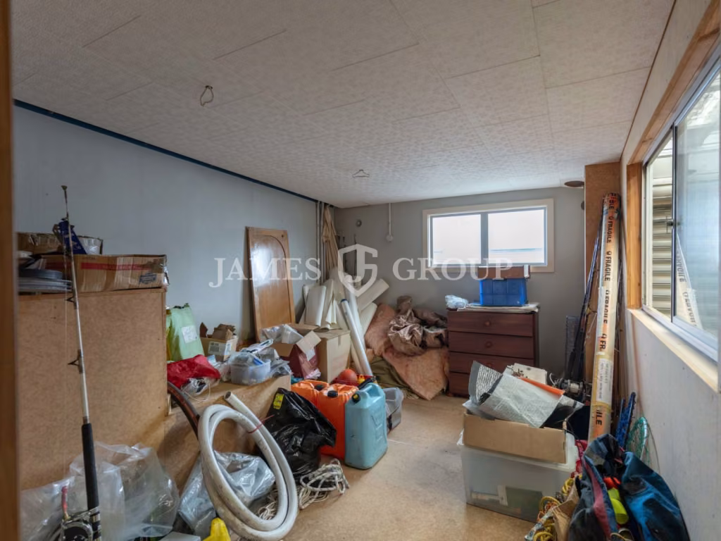 Compact Industrial Unit In Tidy Gated Complex