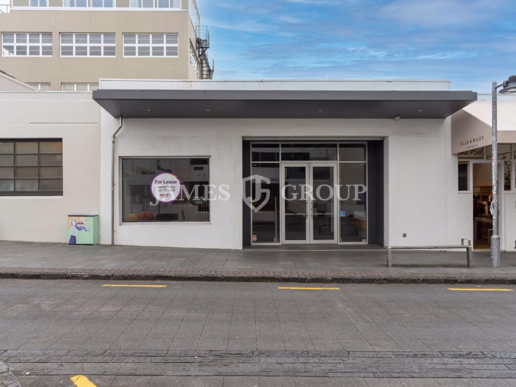 Modern Open Plan Retail With Strong Foot Traffic