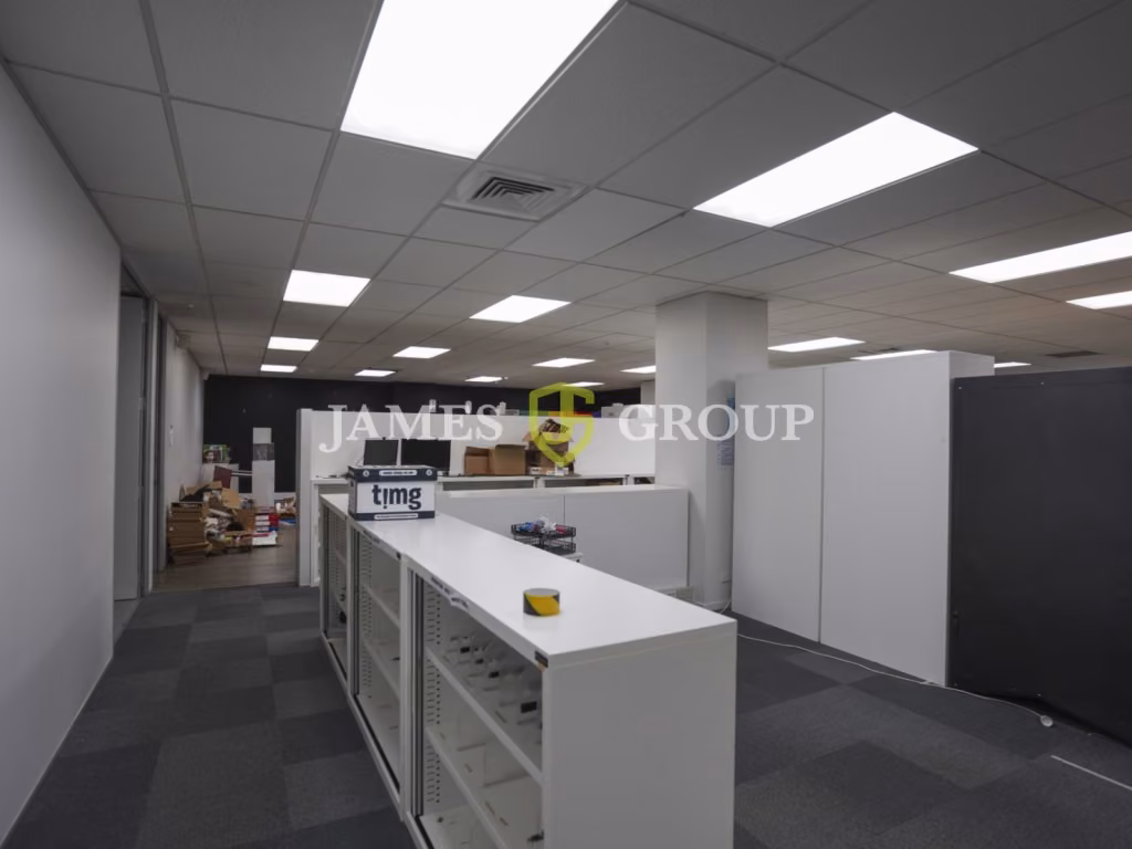 Full Floor With Impressive Fit-out