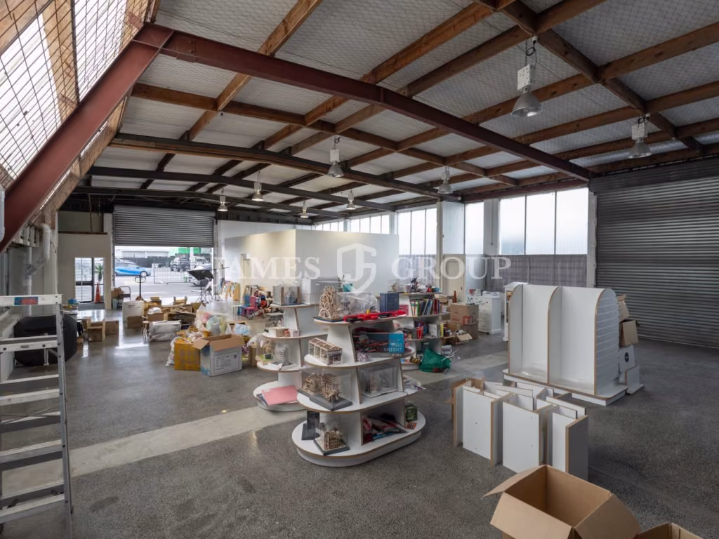 Prime Mixed-use Freehold Asset – Vacant Possession