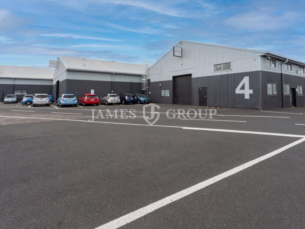 3,462m² Warehouse And Office With Yard