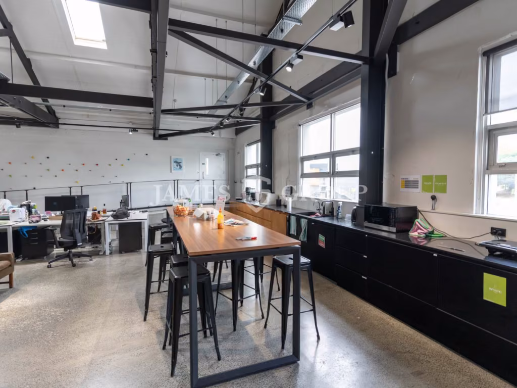 City Fringe Office With Excellent Transport Links
