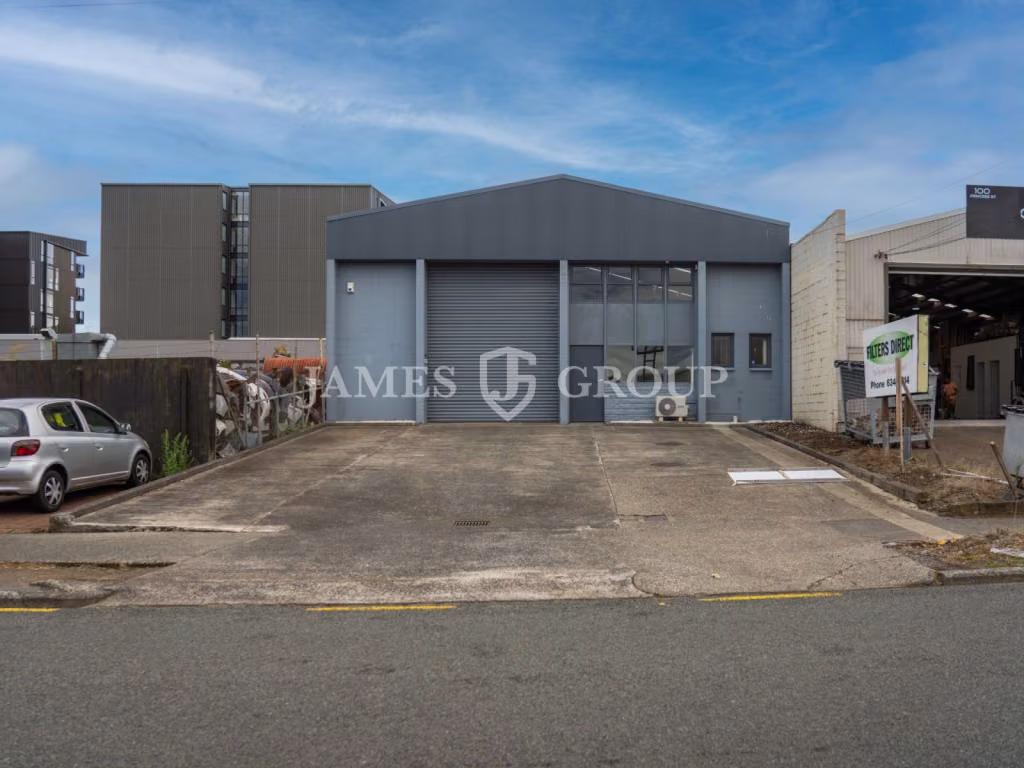 Versatile 427m² Industrial + Front Yard