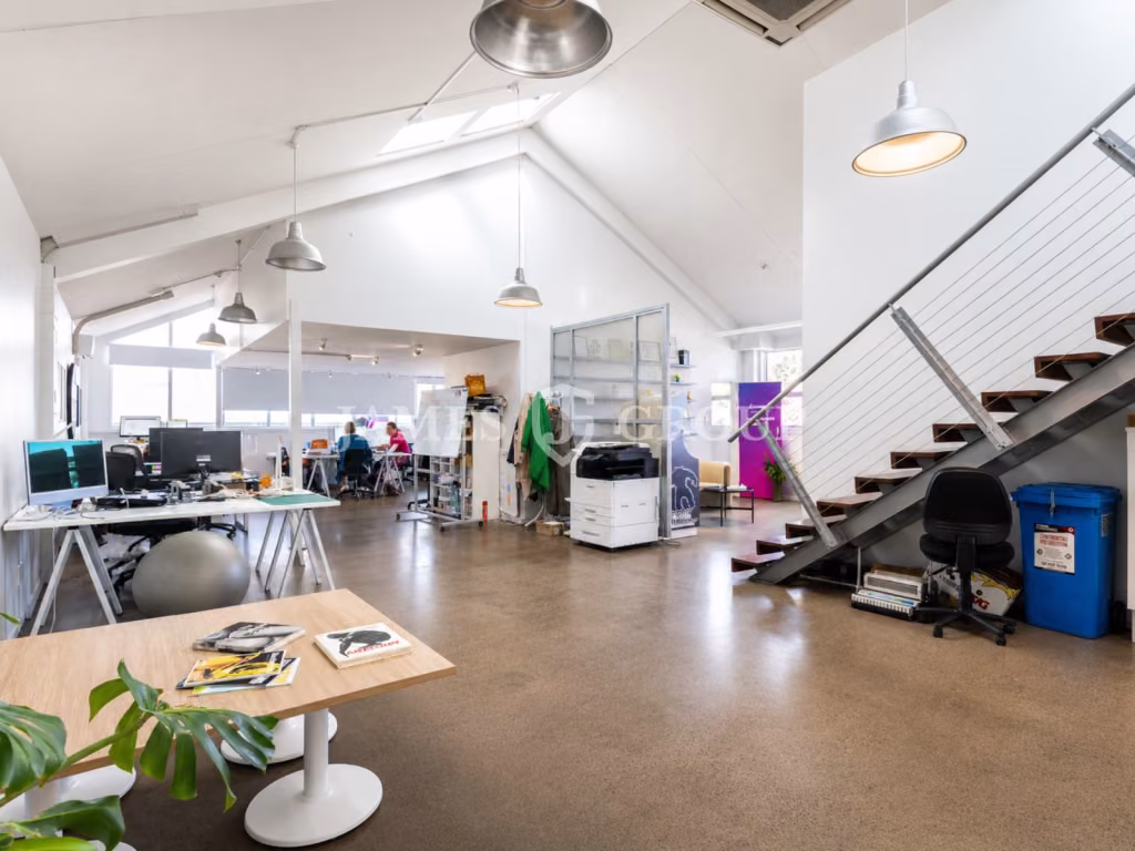Character Kingsland Office With Deck