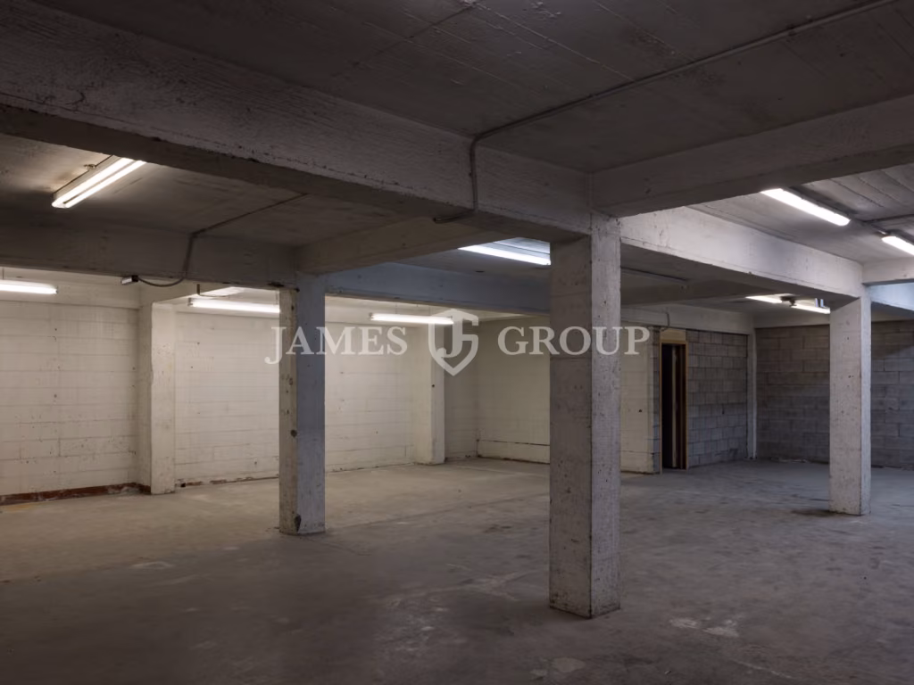 Refurbished Office And Warehouse In Prime Grafton