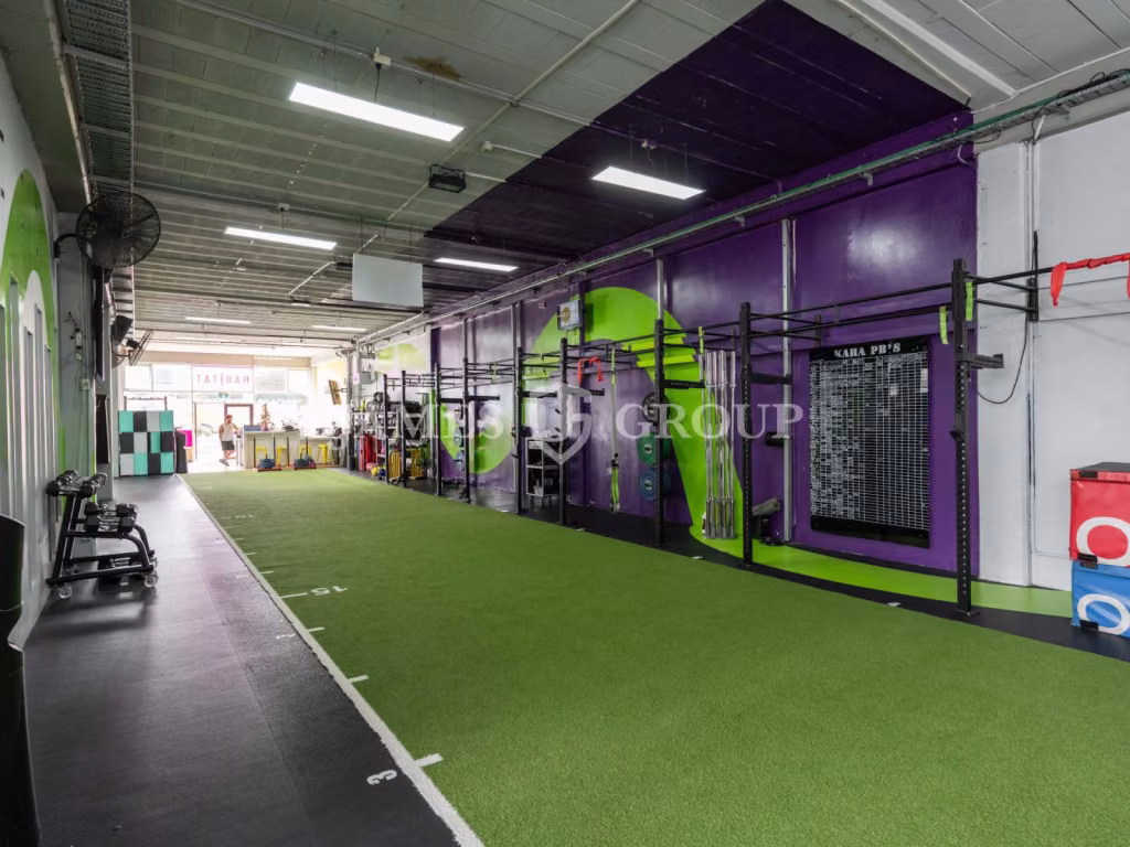 High Profile Kingsland Showroom Opportunity