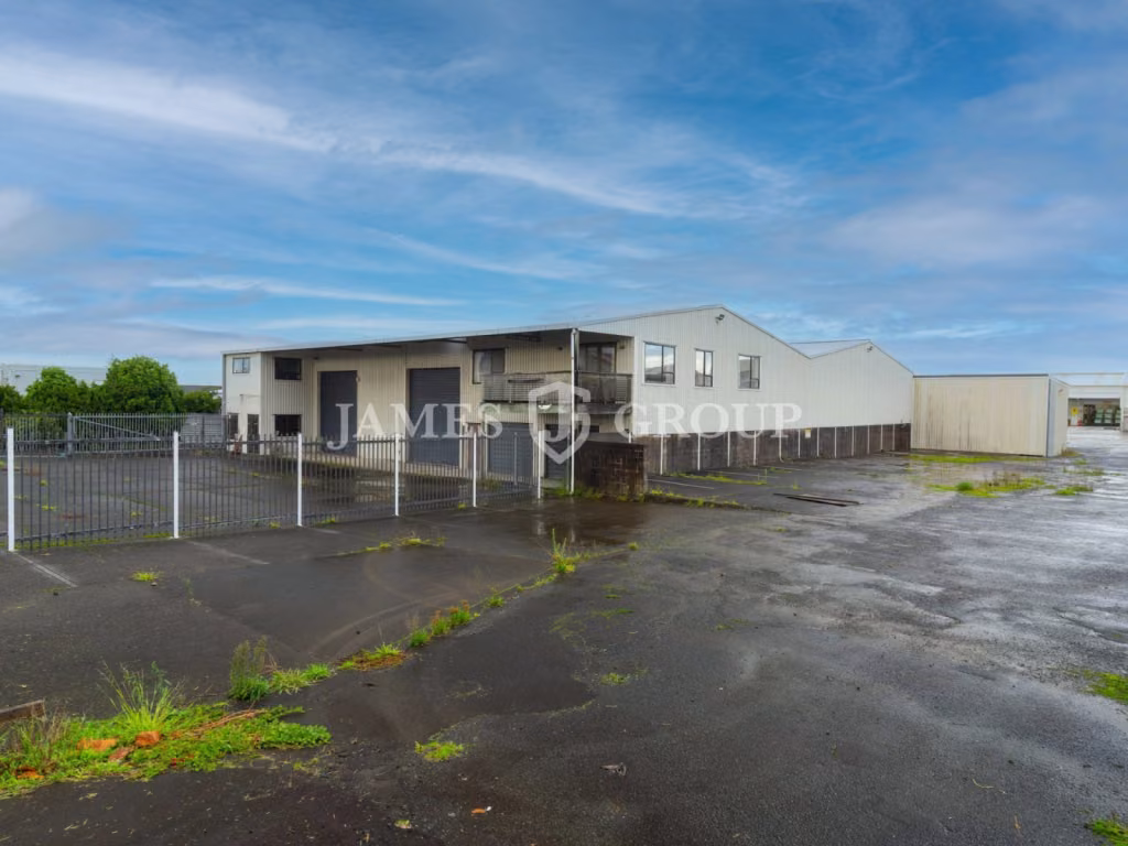 Yard Heavy Site + Warehouse | Takanini