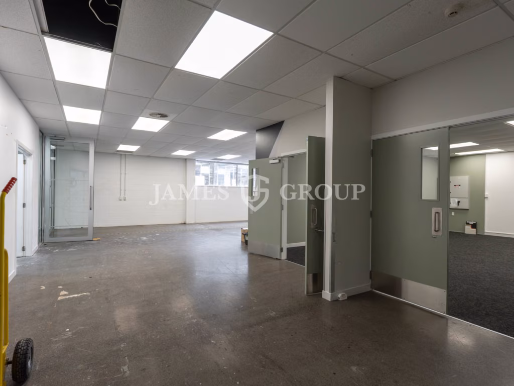 600sqm Kingsland Office With Roller Door