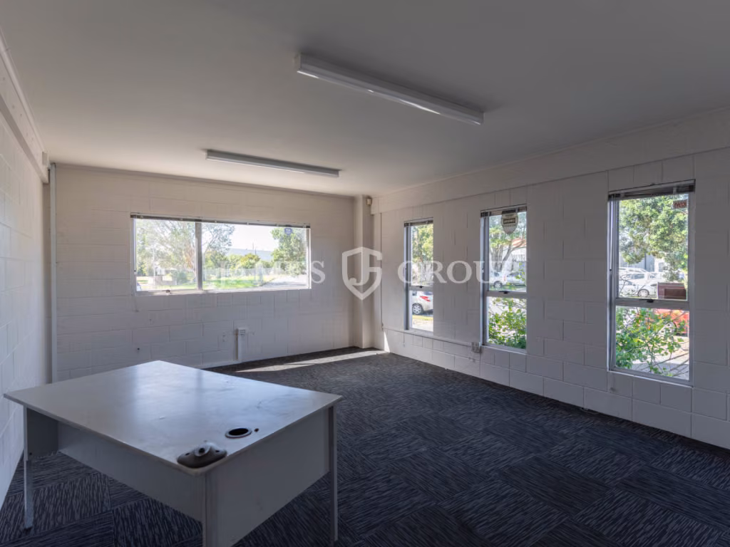 For Sale – Vacant High Stud Warehouse & Yard