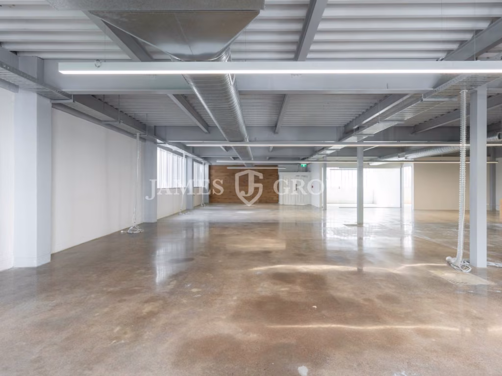 Prime Cbd Corner With Unmatched Exposure